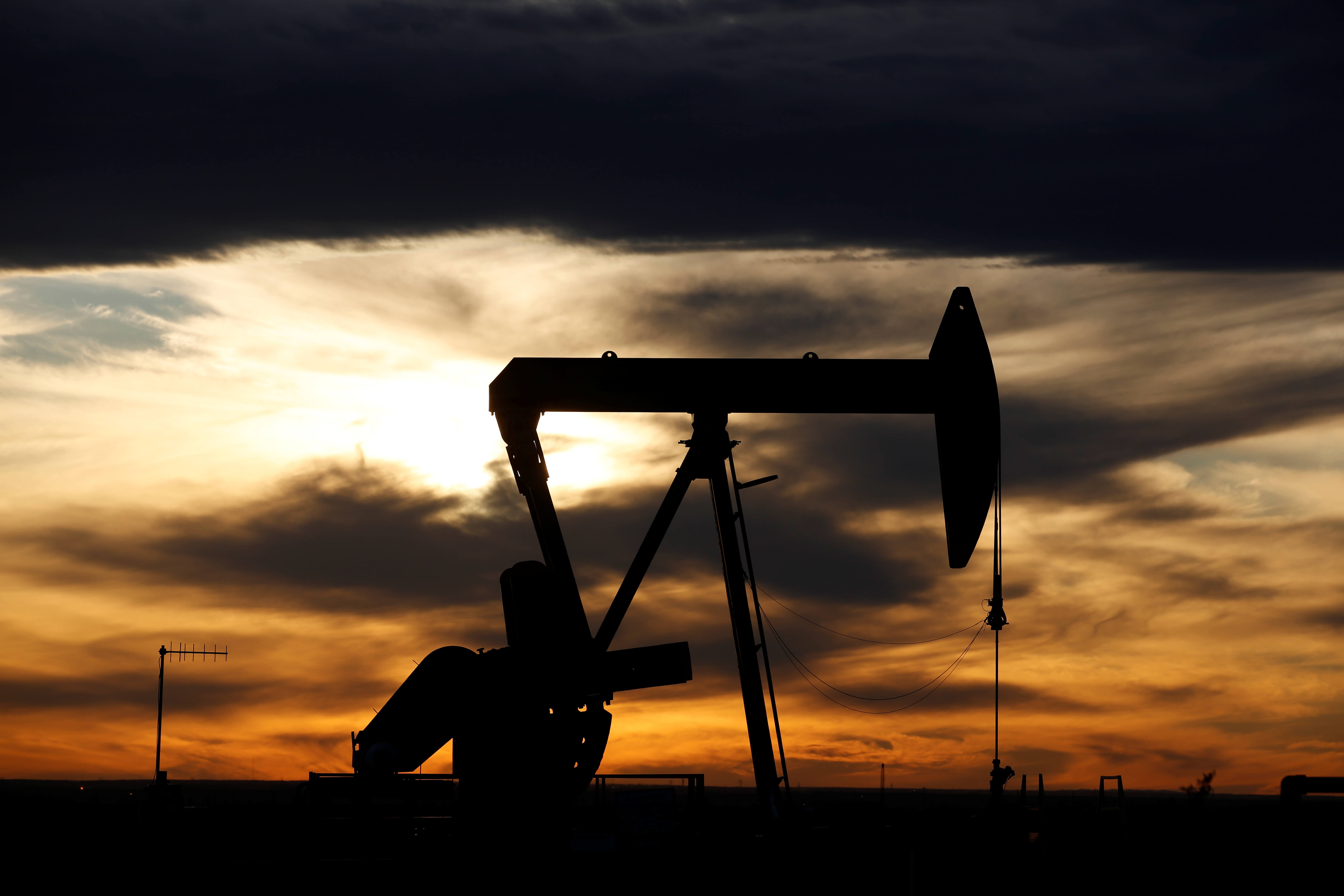 Oil Market Trends: Analyzing Global Demand and Supply Dynamics