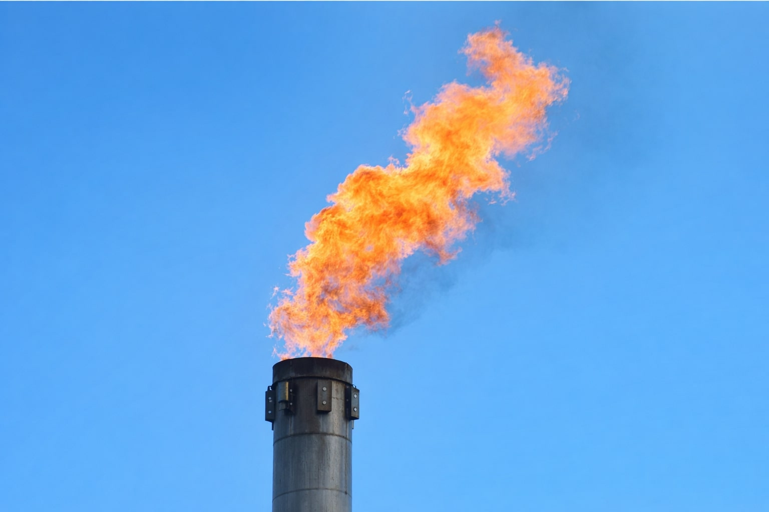 Natural Gas Price Forecast: NG=F Climbs Off $3.00 Floor as Cold Snap and LNG Flows Lift UNG