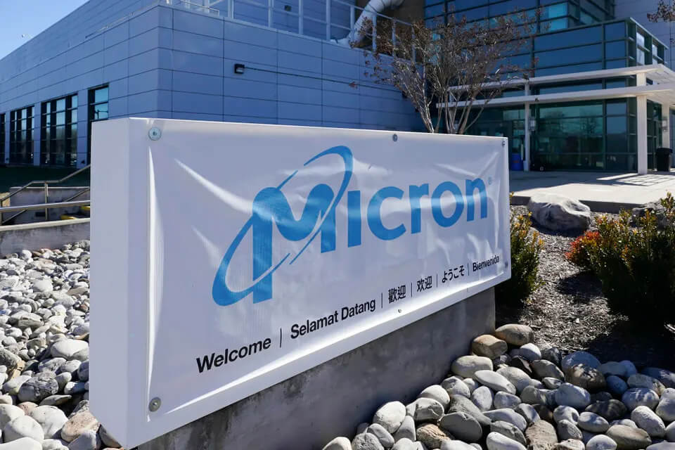 Micron Technology (NASDAQ:MU): $25B AI Memory Boom Powers 93% Revenue Surge