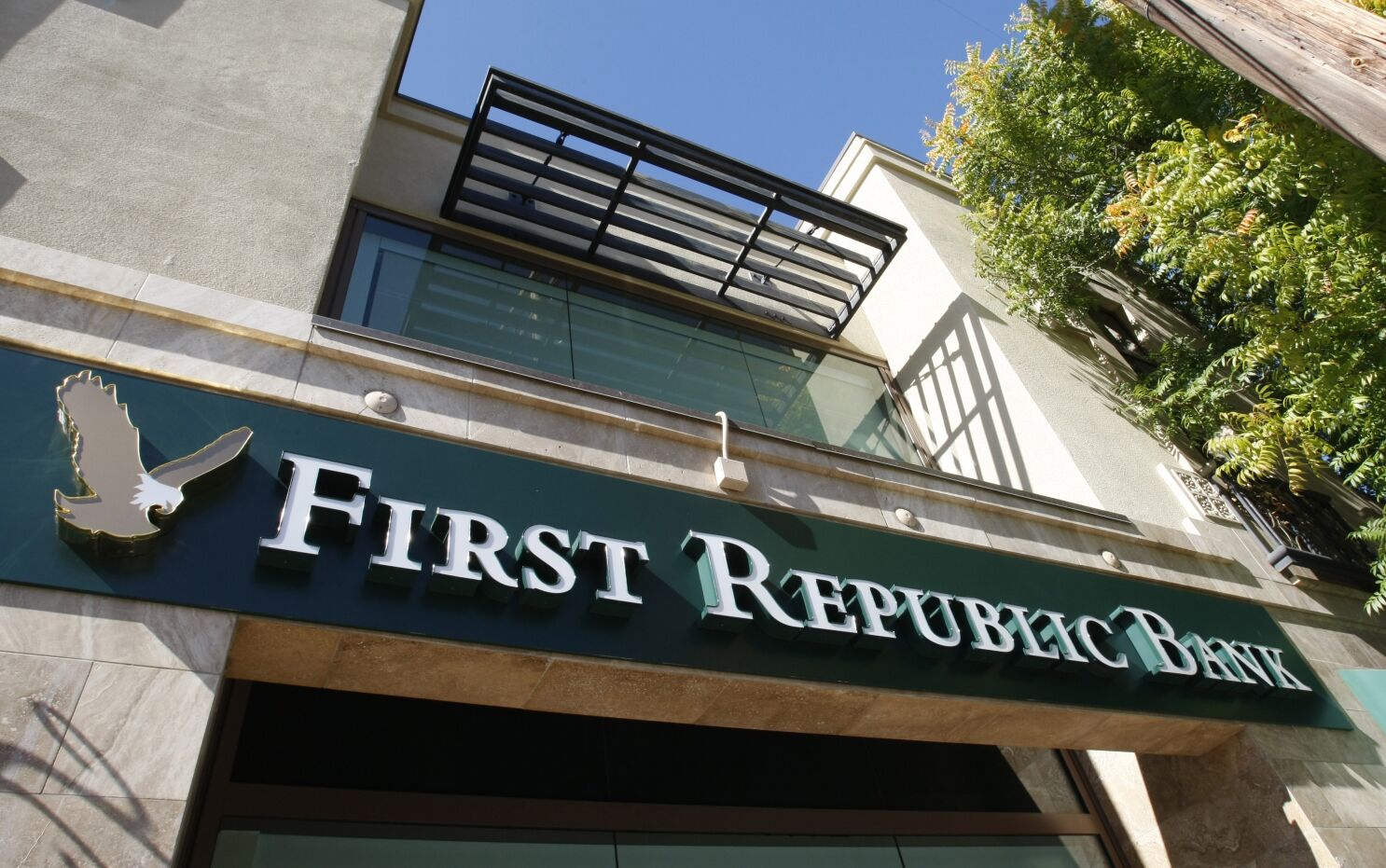 FDIC Seeks Final Bids for First Republic Bank Amid Urgent Rescue Talks