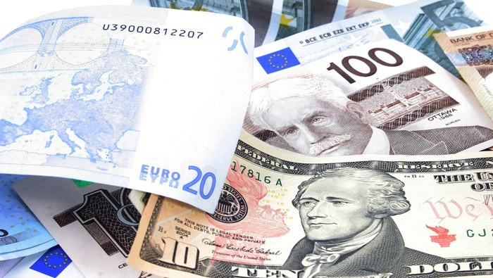 Fluctuations in Currency Landscape: EUR/USD Shows Strength Amid Downturn; USD/CAD Displays Bearish Pattern