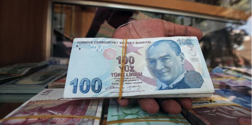 Turkish Lira Faces Weekly Losses as Economic Team Implements Gradual Exit Strategy